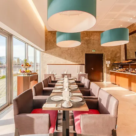 Residhome Berges De La Loire 4* Нант