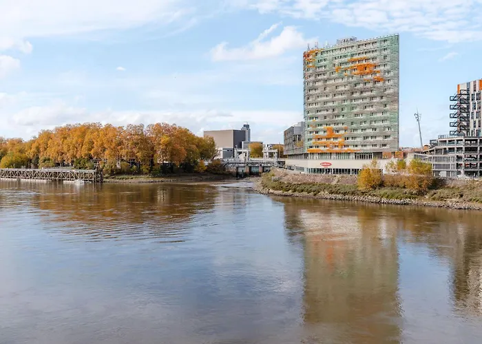 Residhome Berges De La Loire Ναντ