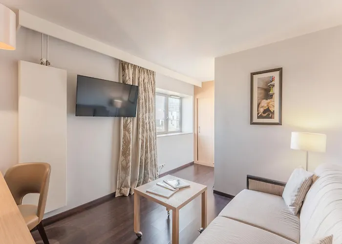 Residhome Berges De La Loire Ξενοδοχείο με διαμερίσματα 4*